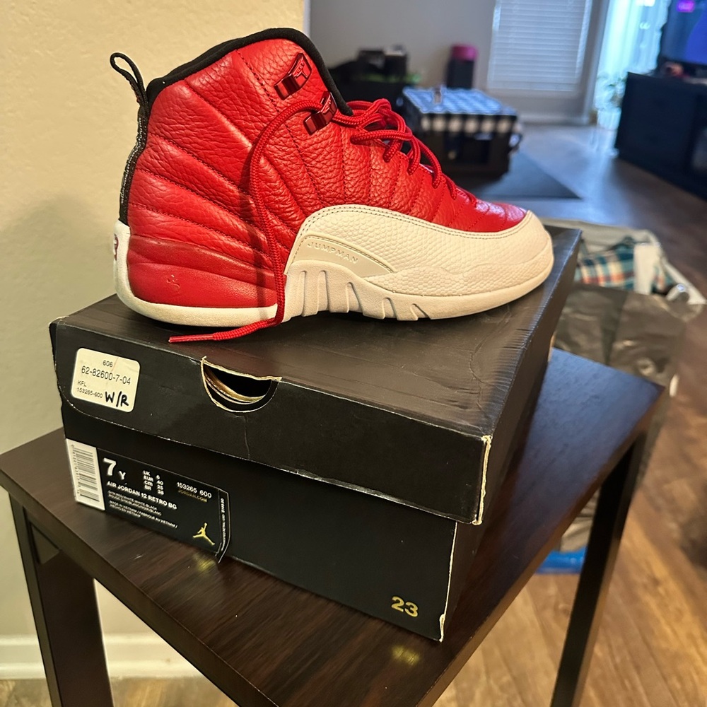 Jordan 12 size 7